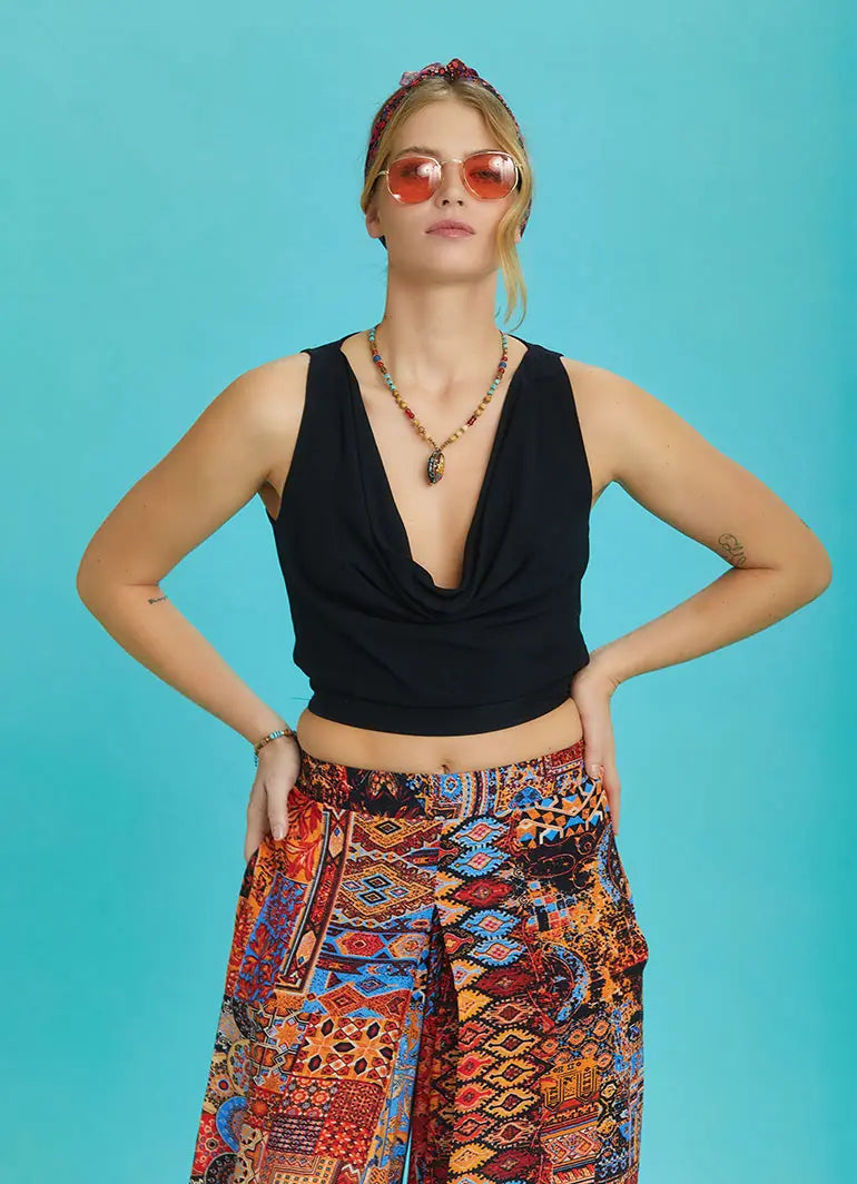 Lastikli Kolsuz Degaje Yaka Siyah Şık Crop Bluz 6520