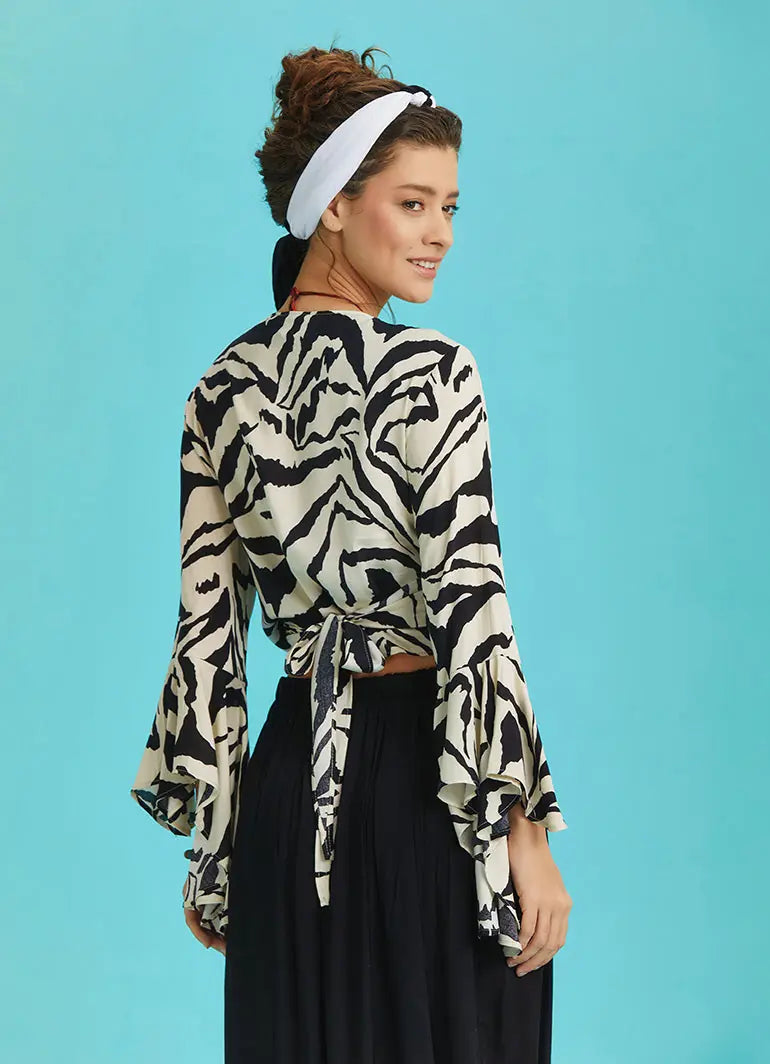 Siyah Beyaz İspanyol Kol Crop Bluz 6260