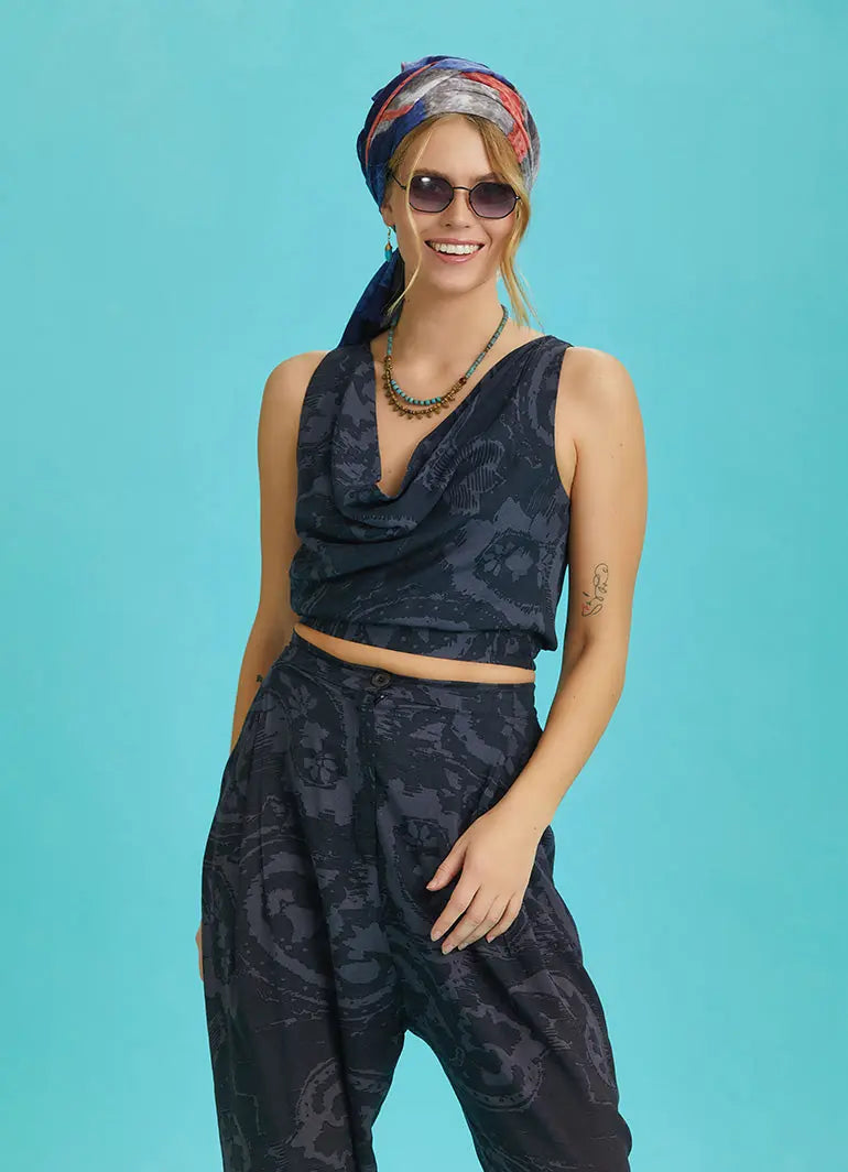 Lastikli Kolsuz Degaje Yaka Gri Şık Crop Bluz 6524
