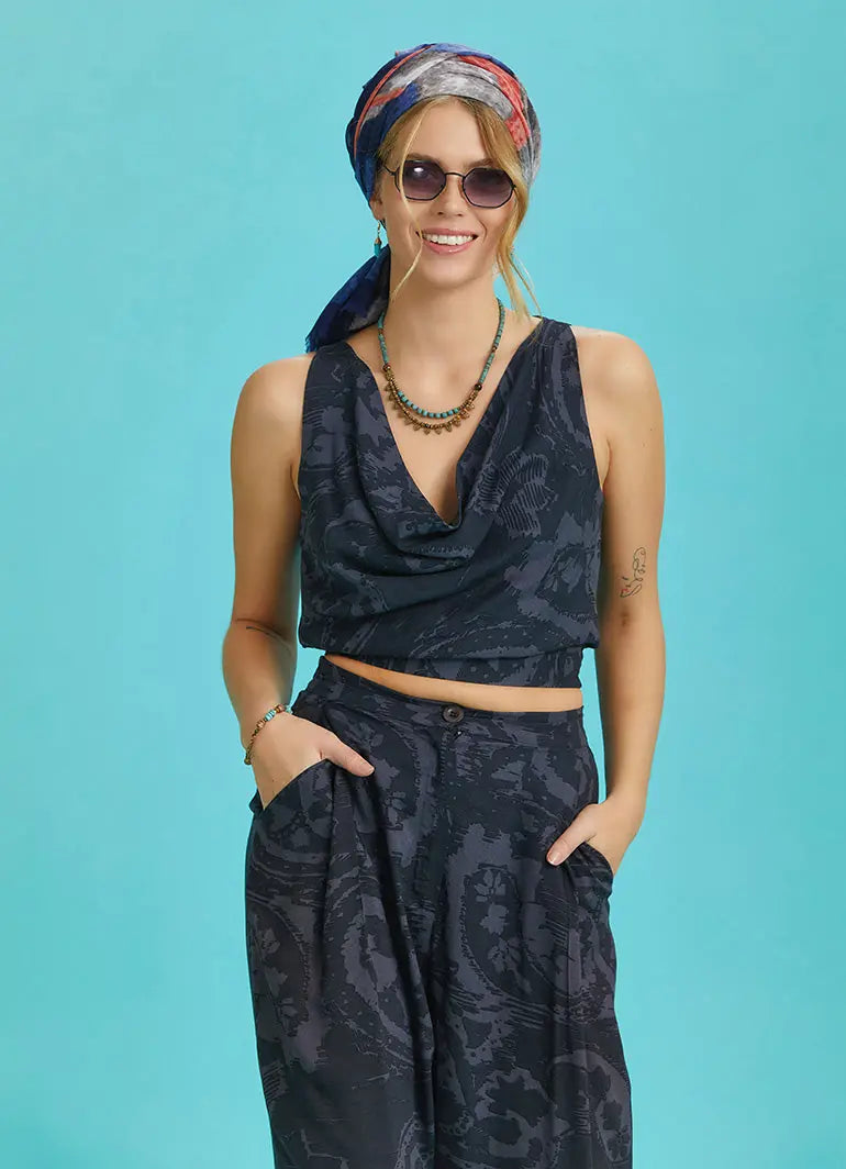 Lastikli Kolsuz Degaje Yaka Gri Şık Crop Bluz 6524