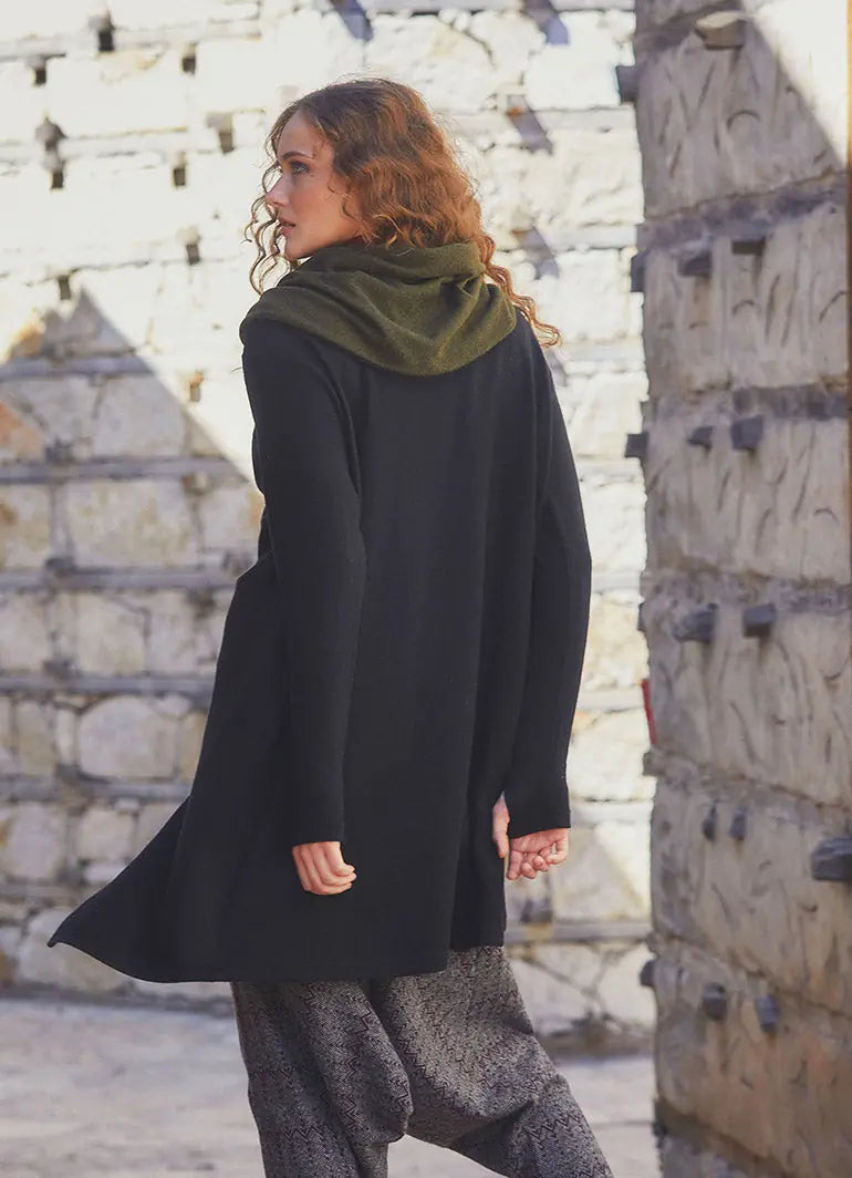 Dökümlü Yaka Düğmeli Parmak Detaylı Siyah Hırka 1531