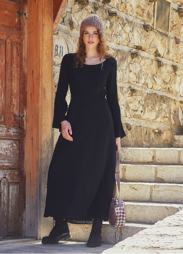 Kayık Yaka Belden Bağlamalı İspanyol Kol Siyah Elbise