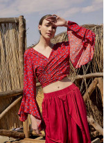 Kırmızı Çiçekli İspanyol Kol Crop Bluz