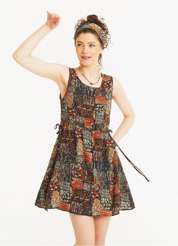 Haki Desenli Kayık Yaka Beli Bağcıklı Mini Elbise