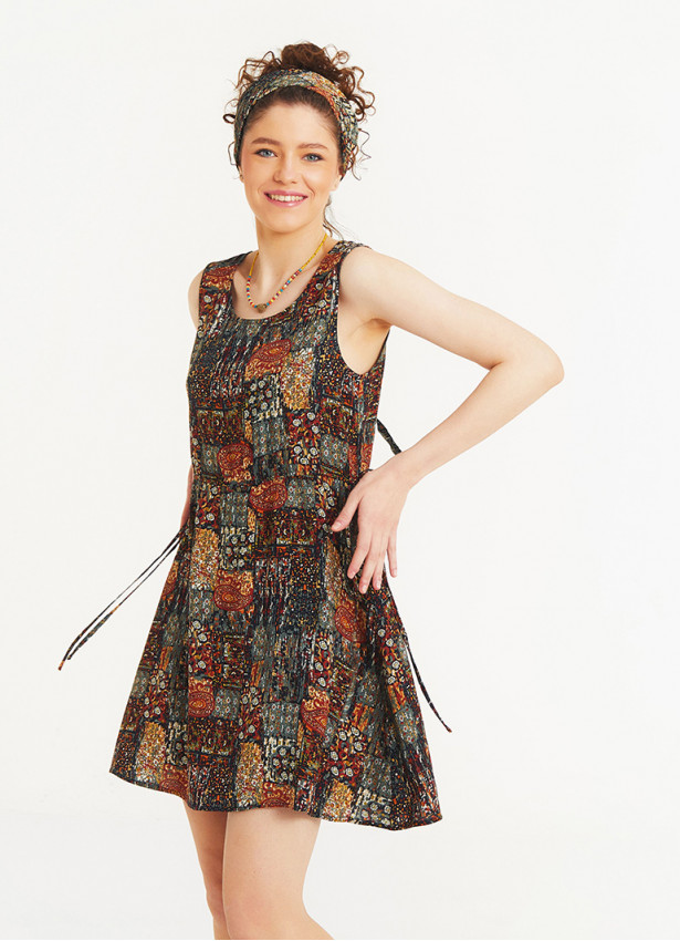 Haki Desenli Kayık Yaka Beli Bağcıklı Mini Elbise