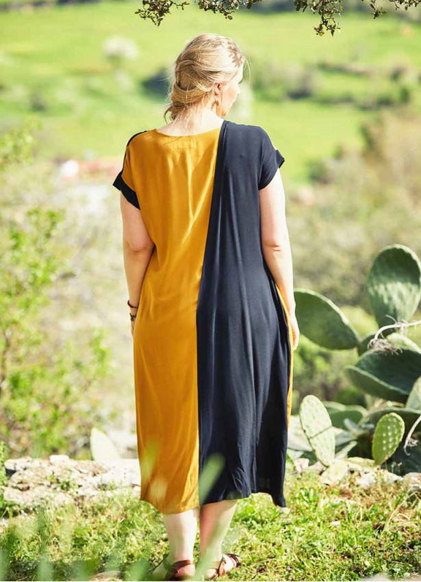 Çift Renk Yaka Detaylı Büyük Beden Boydan Elbise